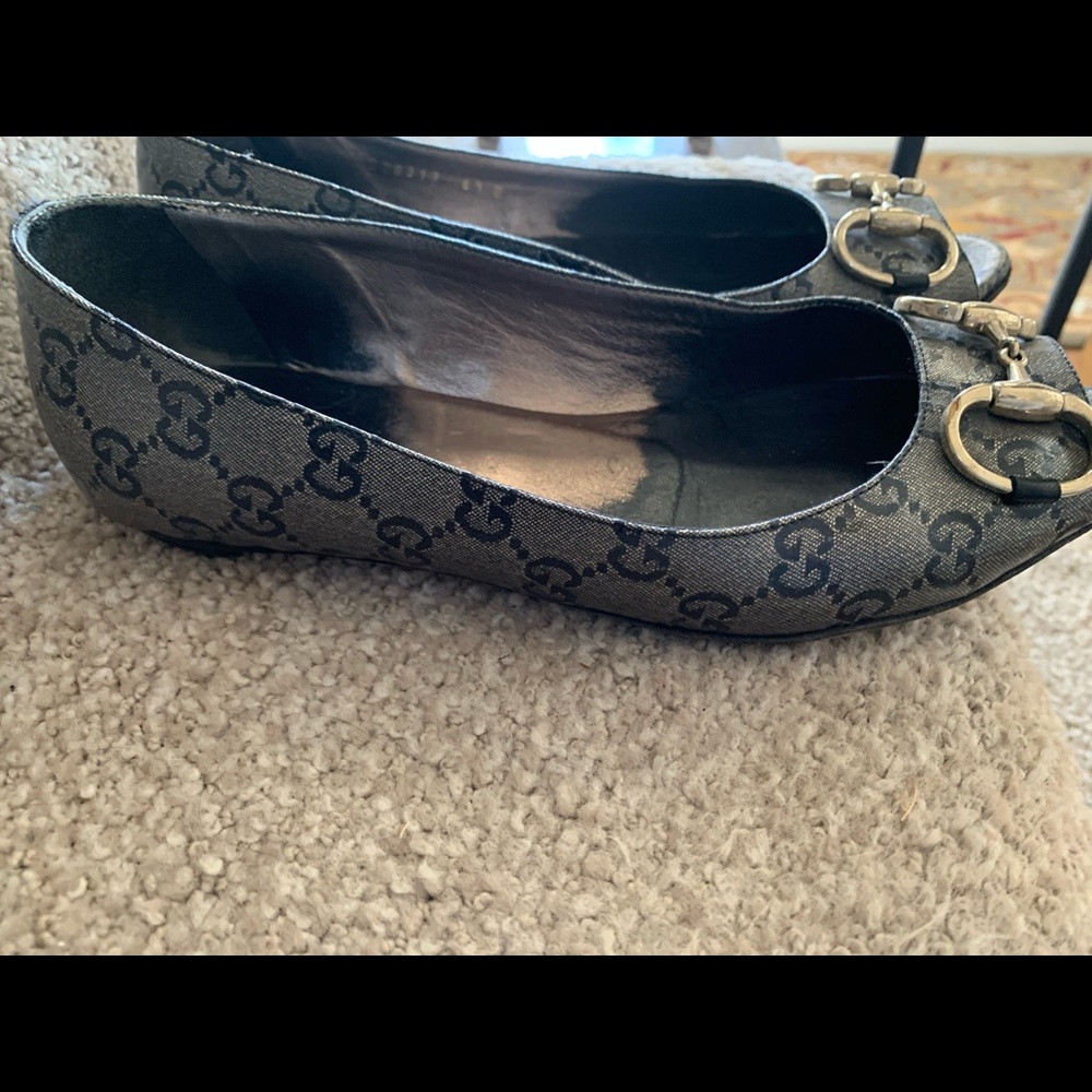 Gucci logo open toe ballerina flats in gunmetal gray. Fit more like a 7.